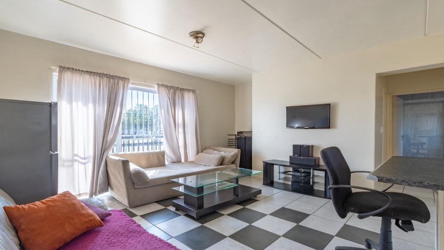 2 Bedroom Property for Sale in Goodwood Central Western Cape